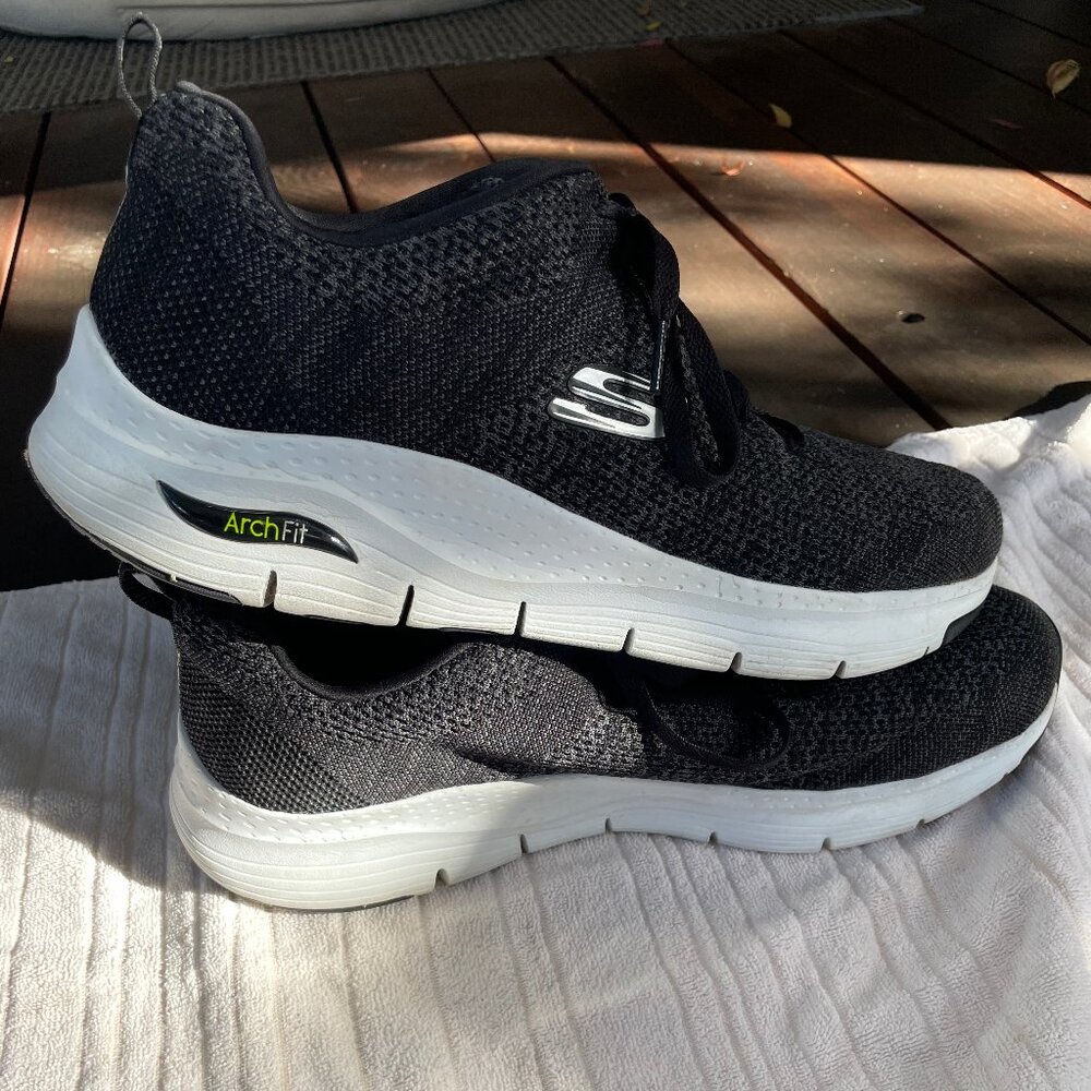 Skechers ArchFit  Size 14 Wide